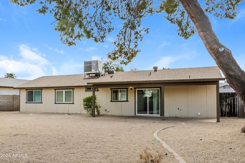 029-photo-rear-view-12090837