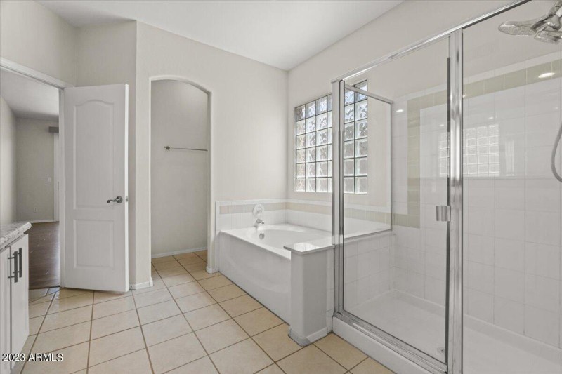 Separate Shower/Tub