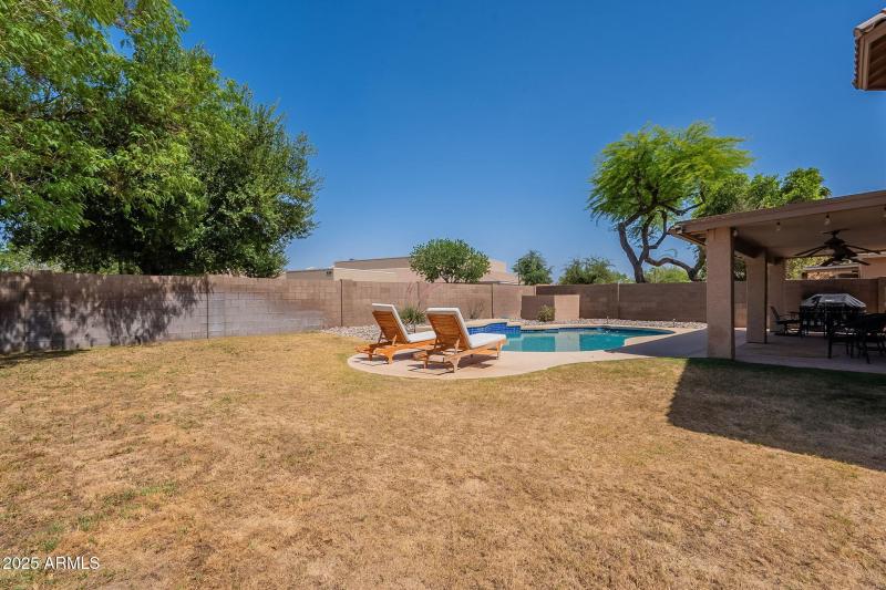 44-web-or-mls-Larkspur-44