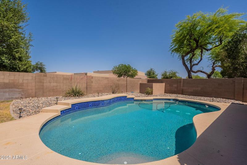 47-web-or-mls-Larkspur-47