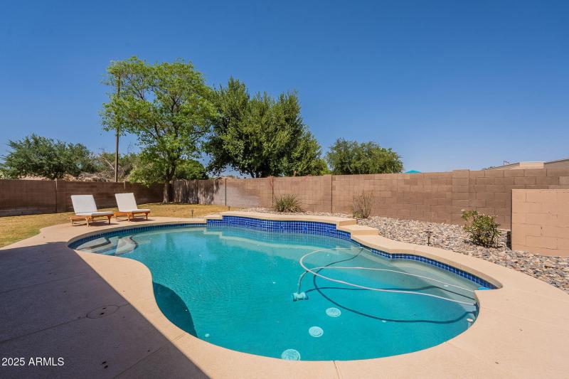 48-web-or-mls-Larkspur-48