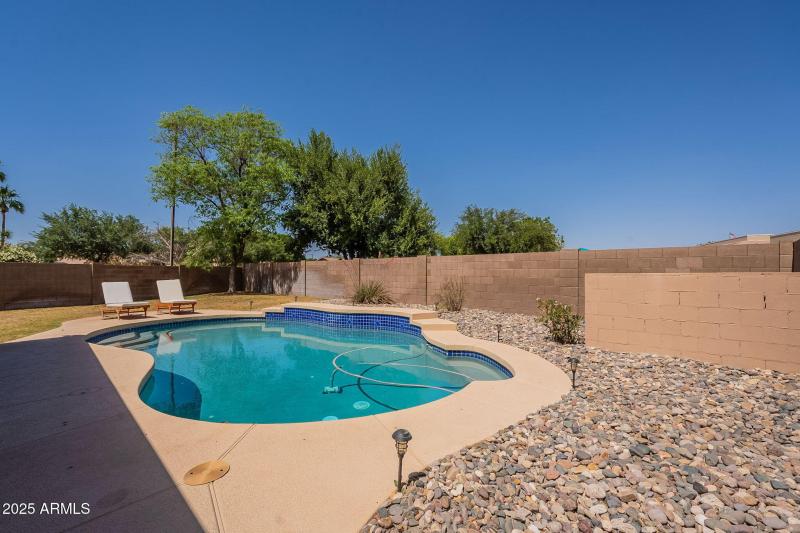 49-web-or-mls-Larkspur-49