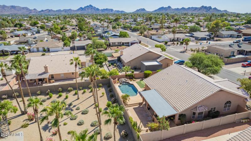 NEW ROOF / Large Lot!