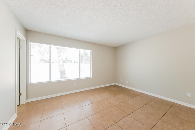 008-photo-primary-bedroom-10999257