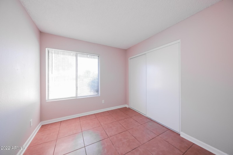 011-photo-bedroom-10999255