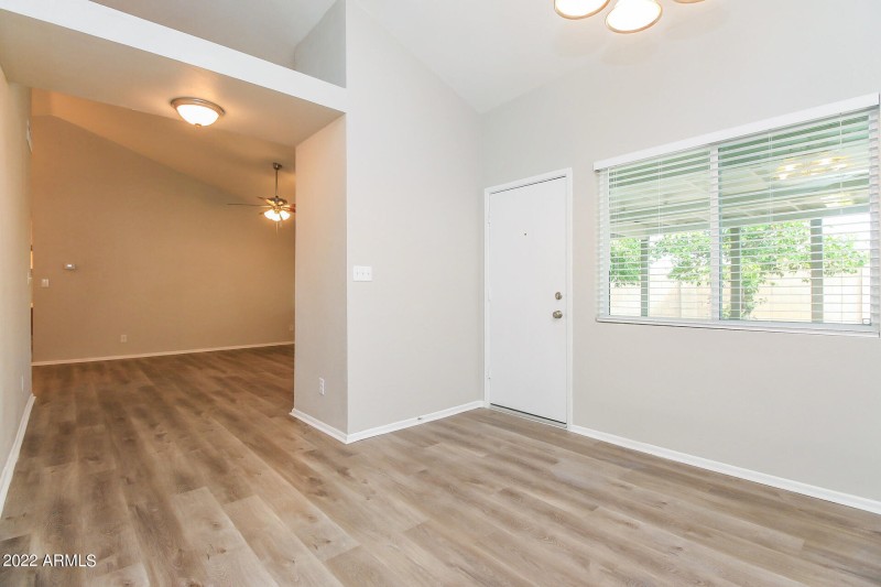 003-photo-foyer-11595980