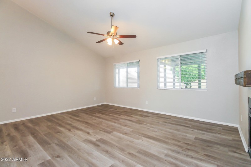 004-photo-living-room-11595976