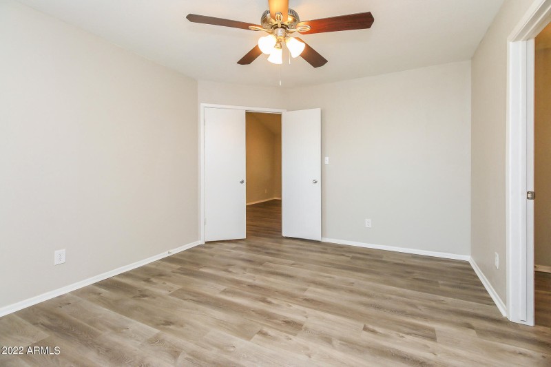 009-photo-primary-bedroom-11595969