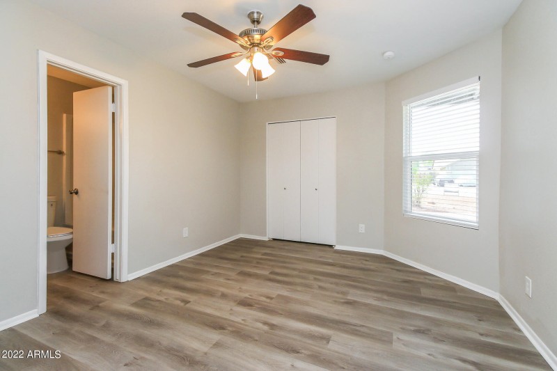 010-photo-primary-bedroom-11595982