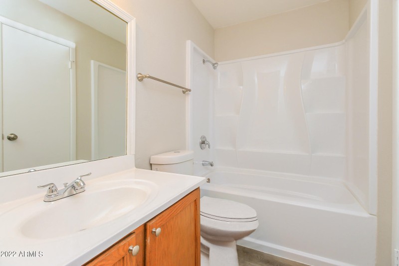 011-photo-primary-bathroom-11595970