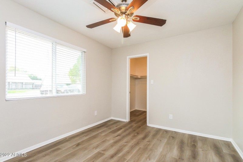 013-photo-bedroom-11595972