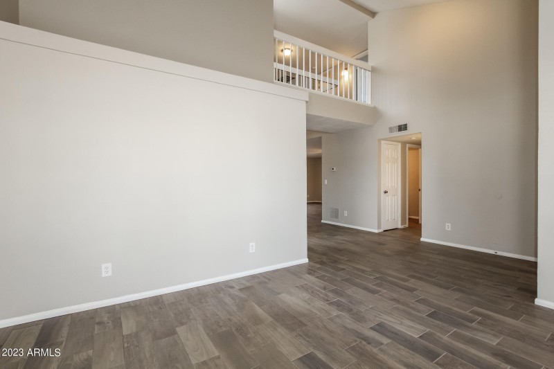 007-photo-family-room-7015377