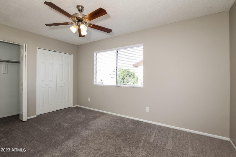 011-photo-bedroom-7015367