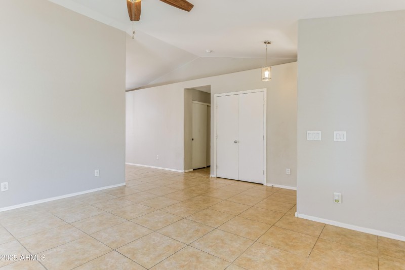 018-photo-living-room-12948011