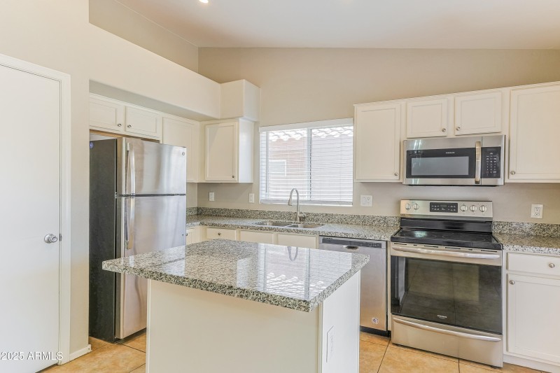 021-photo-kitchen-12948009