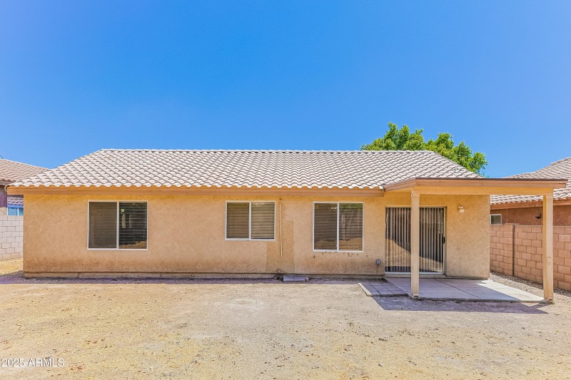 030-photo-rear-view-12948004