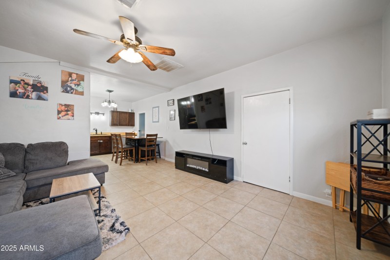 526 N Madison 00061