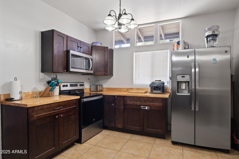 526 N Madison 00058