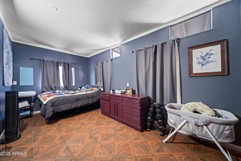 526 N Madison 00054