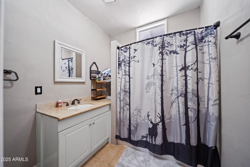 526 N Madison 00053
