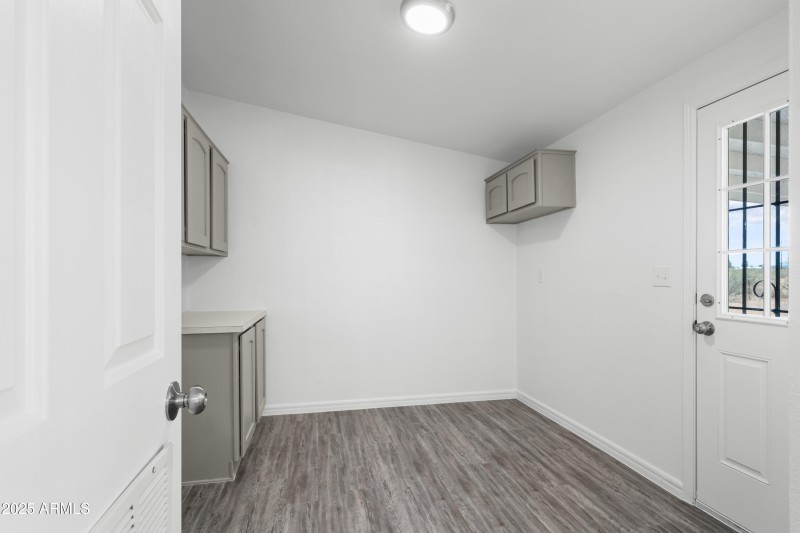 Interior - 10490 S Smith Ave-23