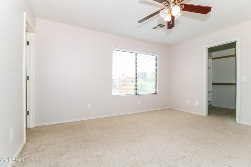 010-photo-master-bedroom-8343340