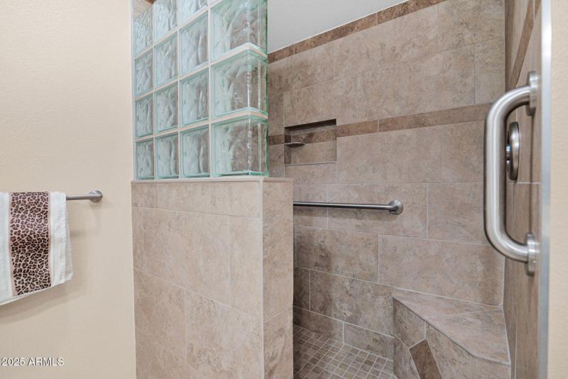 Bath 2 Walk-in shower