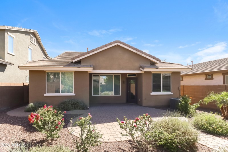 015-photo-rear-view-11030767