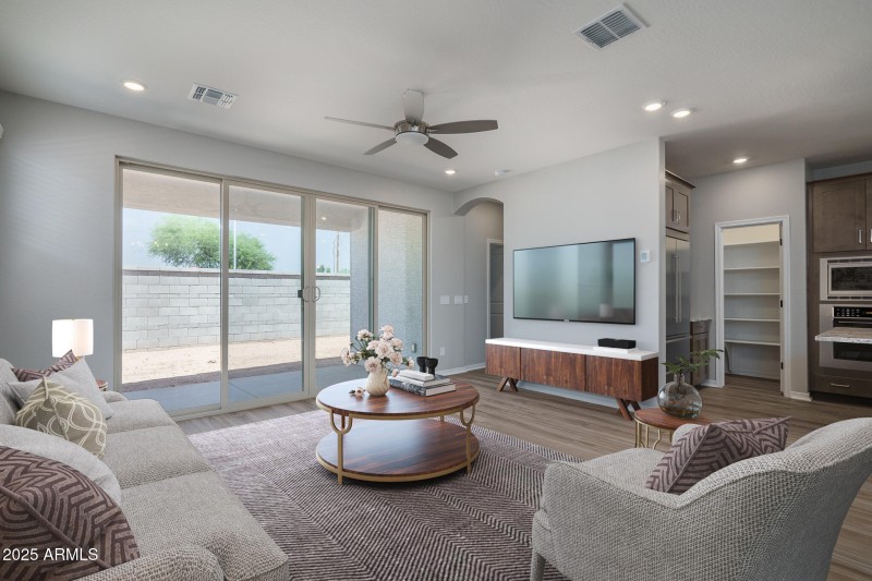 4VS) GREAT ROOM