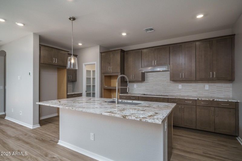 7) KITCHEN