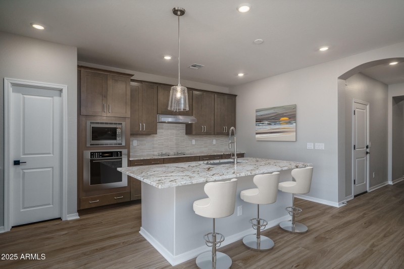 8VS) KITCHEN