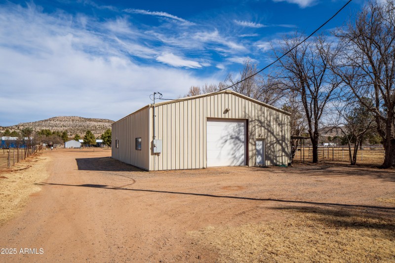 JL_4000WMahoneyRd-exteriors-02