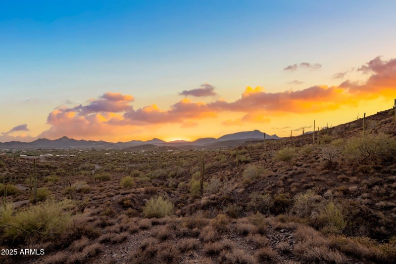 20 acres in Cave Creek