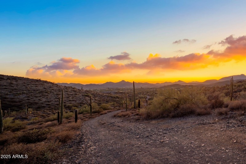 20 acres in Cave Creek