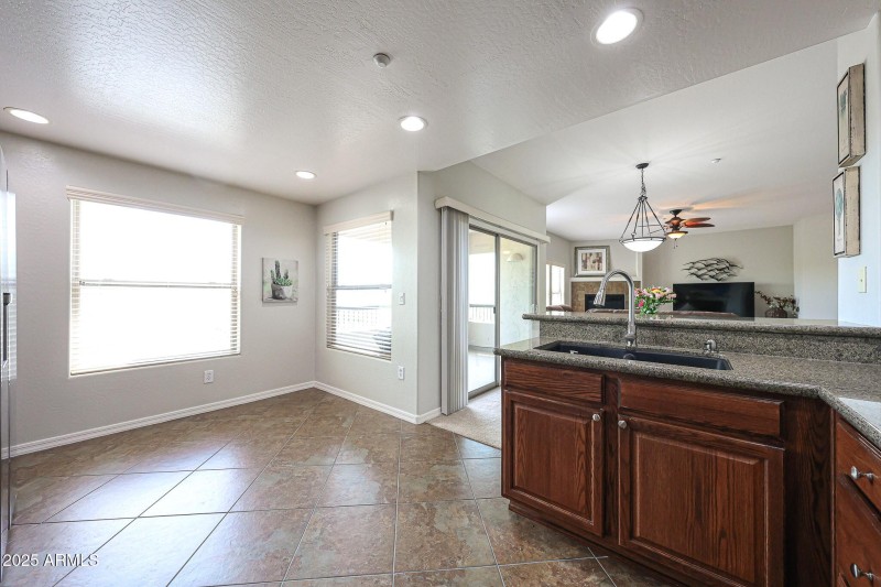 Eat-in Kitchen