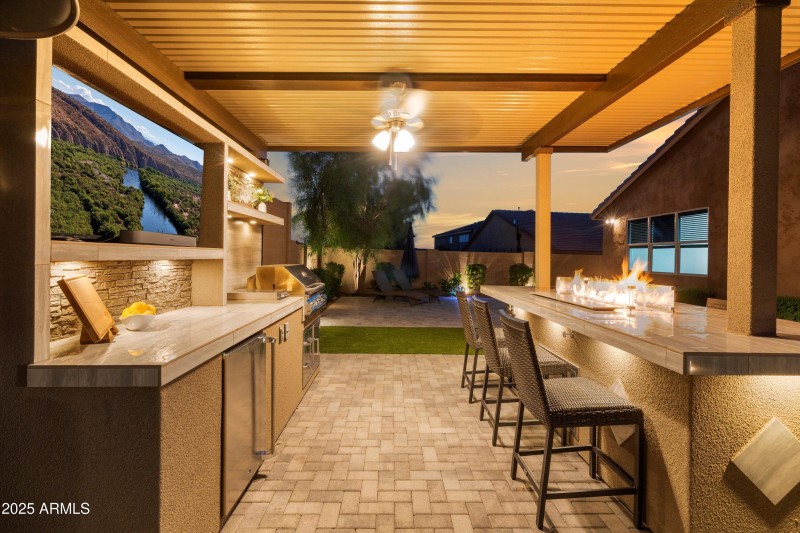 Outdoor Entertainment & Fireplace