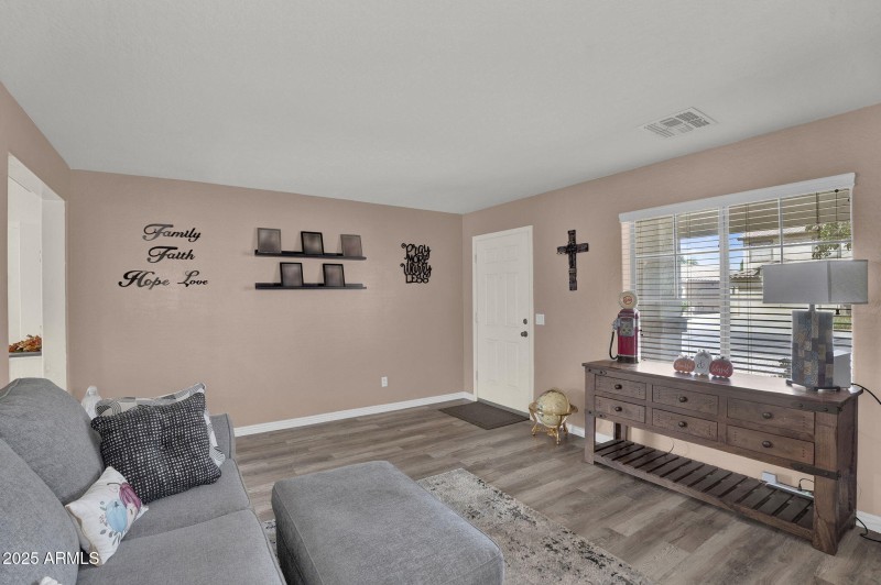 8-web-or-mls-1575 E Anastasia St-6 (1)