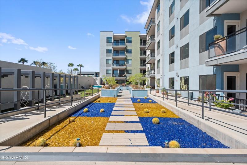 29-Courtyard Area