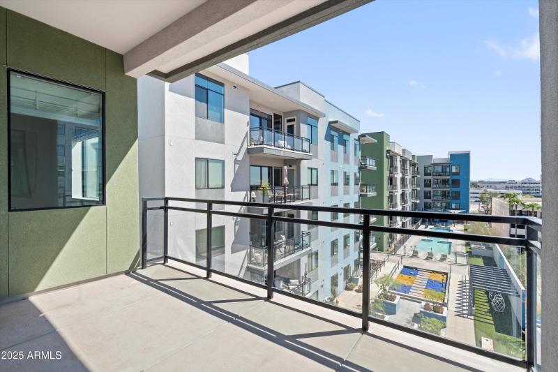 21-Balcony View