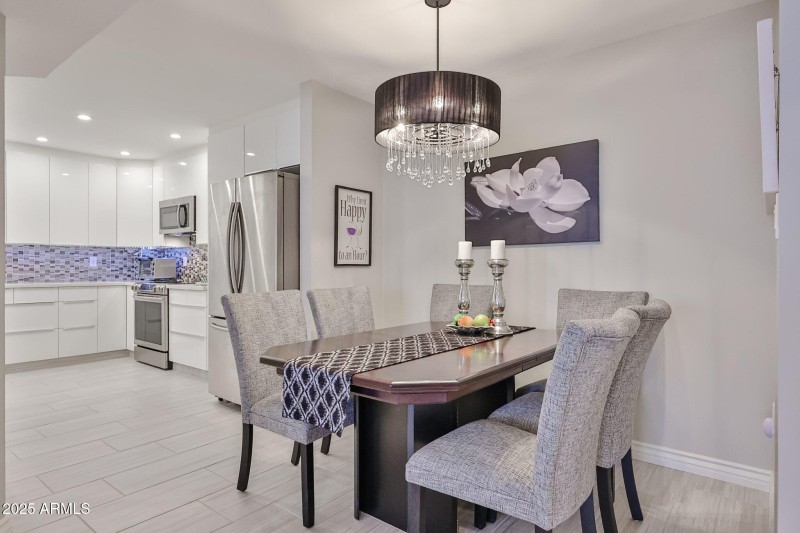 dining/kitchen area