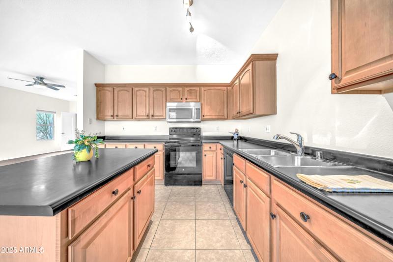 7500 E Deer Valley Rd-12