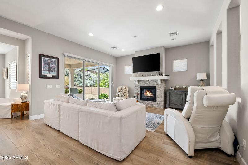 7-Living Room_1