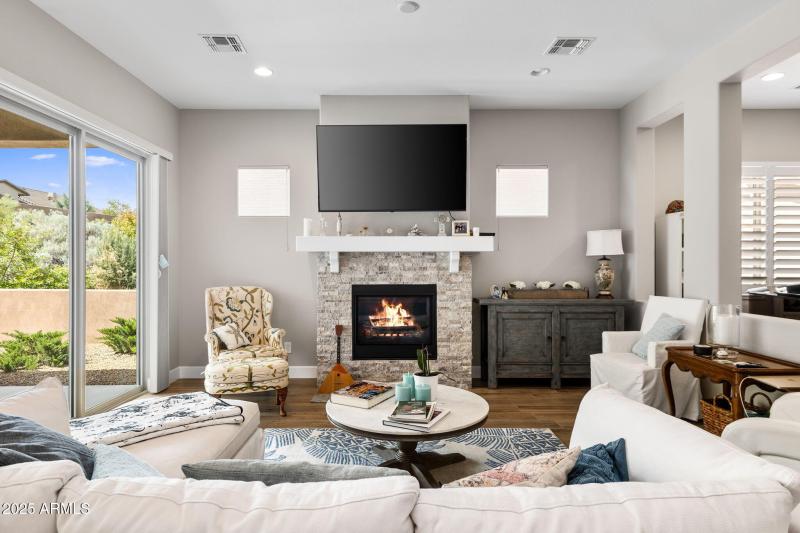 8-Living Room_2