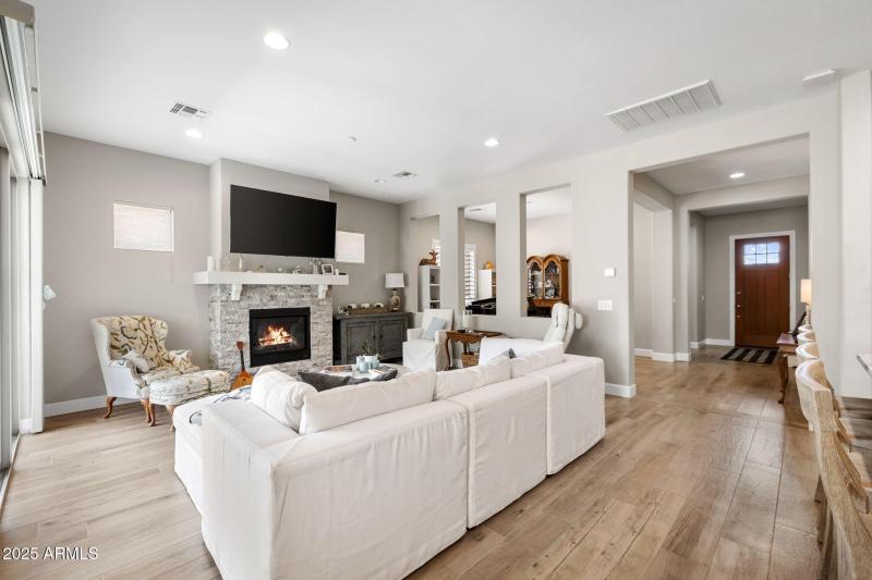 9-Living Room_3