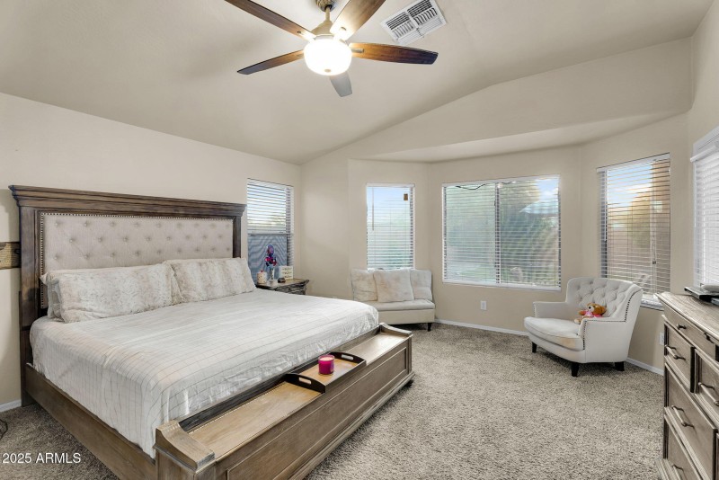 large-0199534b-bb45-72ac-a5bd-6b2a995787