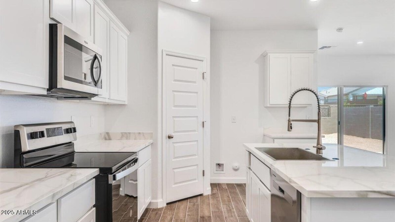 Saguaro kitchen 3