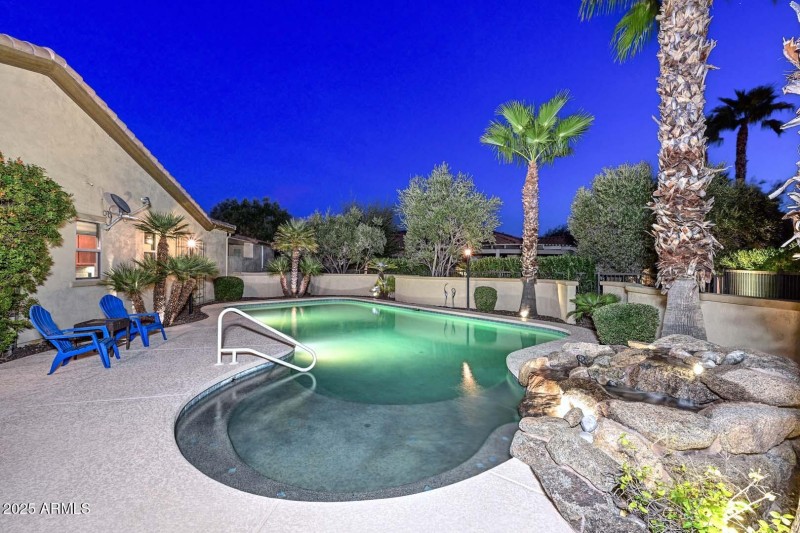 Night-Pool2
