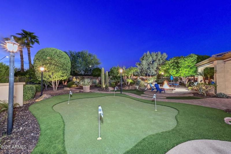 Night-Putting Green