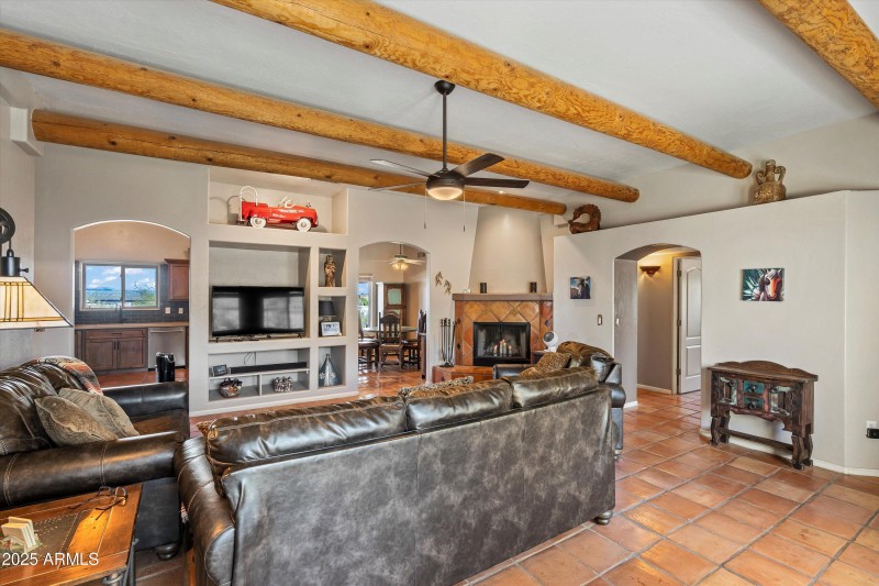07-Living Area