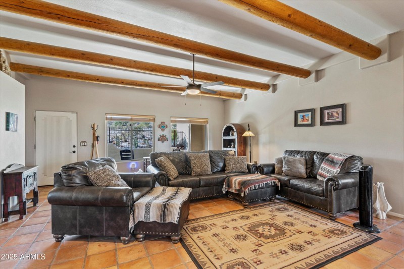 L08-Living Area